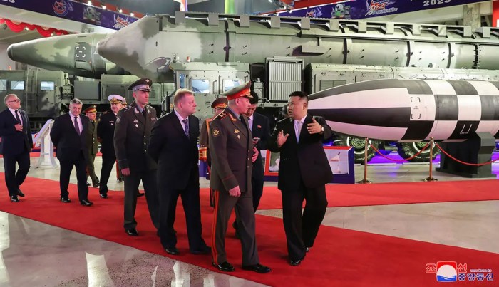 Kim Jong Un Marah Setelah Kapal Perang Baru Korea Utara Rusak dalam Peluncuran Gagal