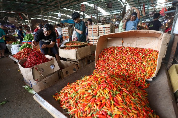 HARGA CABAI DI PASAR TRADISIONAL JOMBANG NAIK | ANTARA Foto Harga Cabai dan Beras Naik di Pasar Tradisional