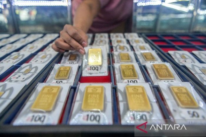 Harga Emas Dunia Naik, Cetak Rekor Tertinggi Mingguan