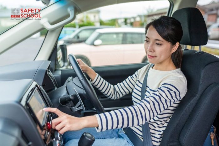 Teknik Defensive Driving yang Harus Dikuasai Semua Pengemudi