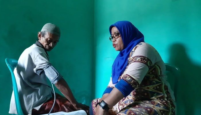 Lansia di Pedalaman Terima Layanan Kesehatan Gratis