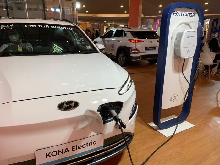 Bagaimana Cara Mengisi Daya Mobil Listrik di Rumah?