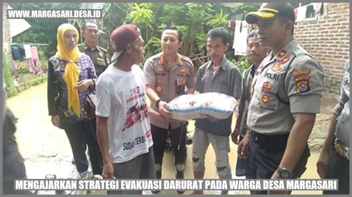 Mengajarkan Strategi Evakuasi Darurat pada Warga Desa Margasari ... Mengajarkan Strategi Evakuasi Darurat pada Warga Desa Margasari ...