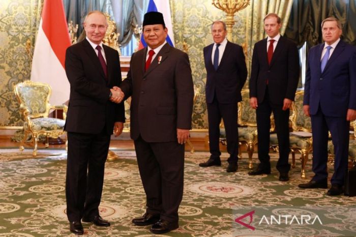 Pertemuan Presiden Rusia Vladimir Putin dengan Presiden Terpilih ... Momen Bersejarah: Prabowo Bertatap Muka dengan Vladimir Putin