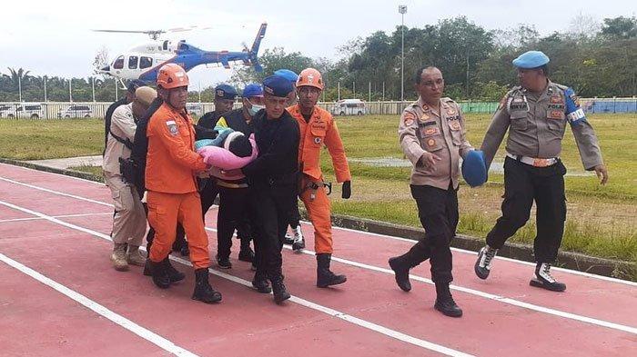 8 Korban Helikopter Mendarat Darurat di Hutan Kerinci Sudah Dievakuasi ... SAR Ganti Strategi: Evakuasi Juliana Dilakukan Lewat Lifting Manual