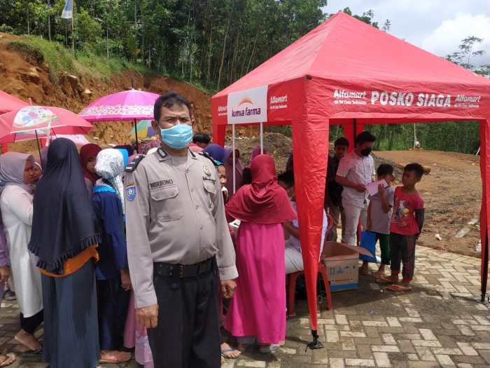 Relawan korban bencana kemanusiaan jokowi kegiatan bantu fokus jpnn sabtu desa dok bantuan alam madang pasir menyalurkan Relawan korban bencana kemanusiaan jokowi kegiatan bantu fokus jpnn sabtu desa dok bantuan alam madang pasir menyalurkan