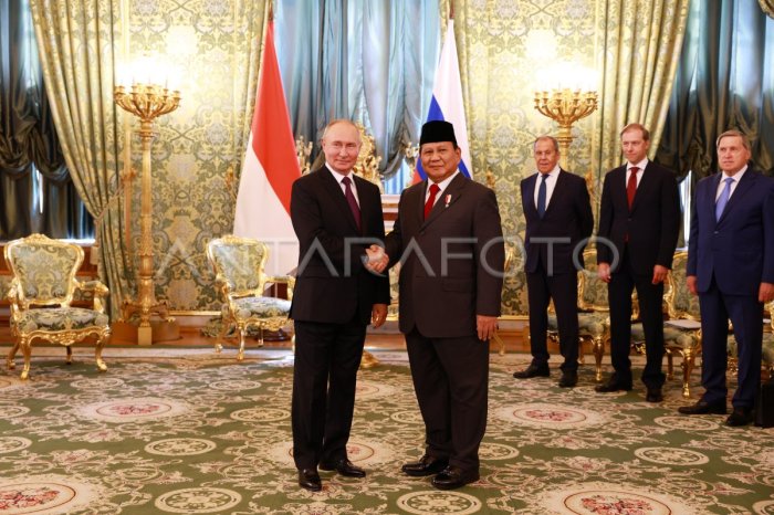 Pertemuan Prabowo dengan Vladimir Putin | ANTARA Foto Momen Bersejarah: Prabowo Bertatap Muka dengan Vladimir Putin