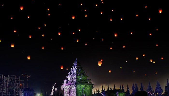 Mengunjungi Festival Tradisional di Kota Tertentu