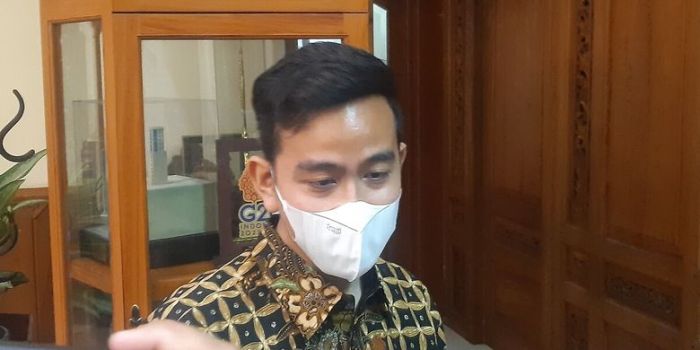 Soal Isu Ijazah Palsu, Ini Kata Teman SMA Jokowi - indoposco Respons Jokowi Soal Tuduhan Ijazah Palsu, Pilih Diperiksa di Kota Asal