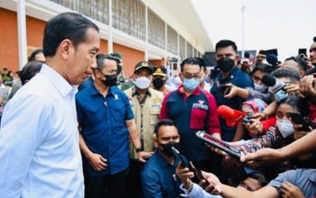 Tanggapi Kasus Gubernur Papua dan Hakim Agung, Presiden: Semua Sama di ...