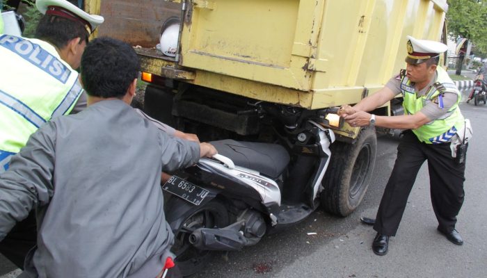 3 Pelajar SMP Tewas Dilindas Truk Saat Berboncengan Motor di Takalar Sulsel
