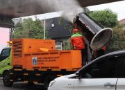 DLH Semprotkan 4000 Liter Water Mist untuk Mengurangi Polusi Udara Jakarta