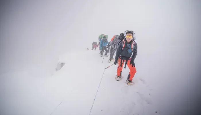 Pendaki Selamatkan Diri dari Timbunan Salju di Gunung Everest dengan Panci