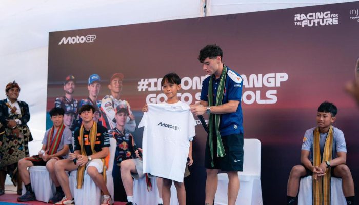Para Pembalap MotoGP Indonesia 2025 Kunjungi Sekolah di Lombok Sebelum Balapan