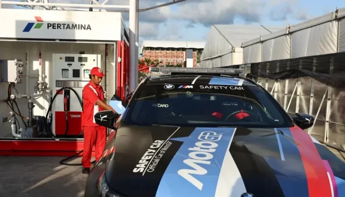 Mobil M5 Resmi Jadi Safety Car MotoGP Mengisi Pertamax Turbo di Mandalika