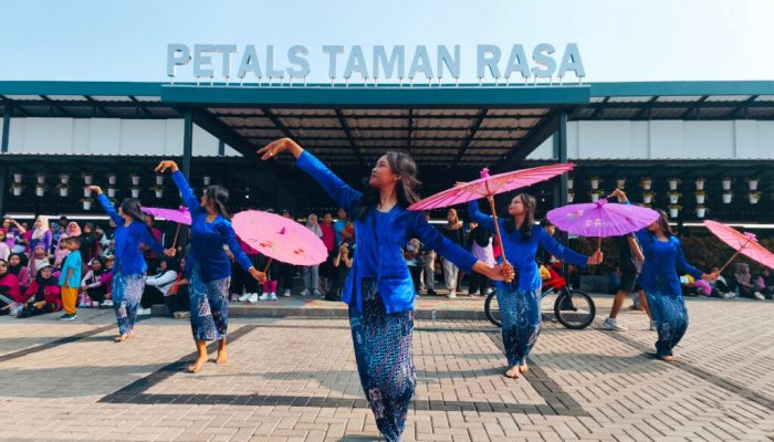 Ribuan Pengunjung Serbu Pasar Urban Petals Keempat di Sentra Kuliner Taman Rasa
