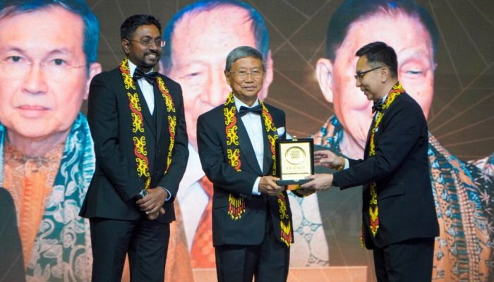 SD Darmono Mendapatkan Tropi Spesial The Legacy pada Golden Property Awards 2025