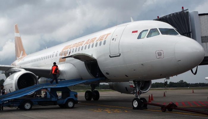 Rute Padang-Jakarta Super Air Jet Mendarat Darurat di Palembang