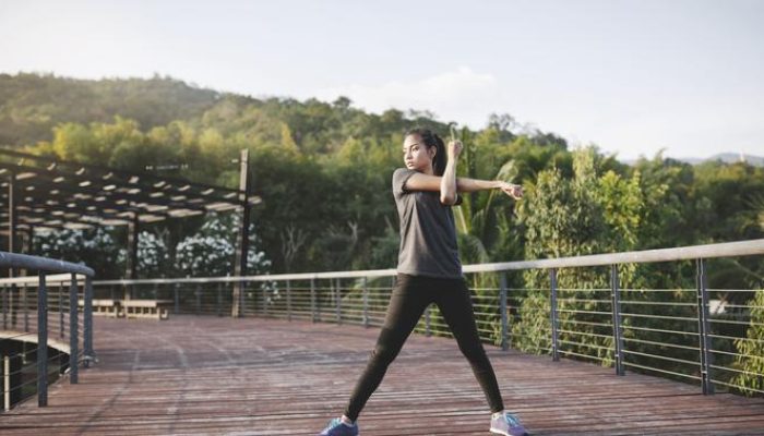 5 Gerakan Pemanasan Efektif untuk Kurangi Risiko Cedera dan DOMS