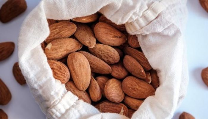 Cara Terbaik Nikmati Almond Tanpa Kehilangan Nutrisi Menurut Ahli Gizi