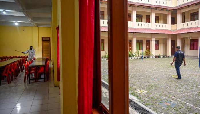 Cegah Penyebaran Flu, Disinfektan Asrama Sekolah di Aceh Disemprot BPBD