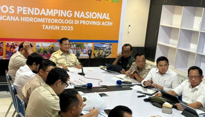 Momen Prabowo Pimpin Rapat Penanganan Banjir Sumatra dengan Para Menteri yang Serius
