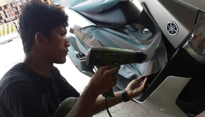 Cara Melepas Stiker dengan Aman agar Cat Kendaraan Tetap Halus