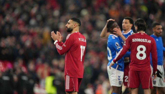 Krisis Liverpool Makin Dalam, Carragher Kritisi Salah, Heskey Beri Pembelaan Kuat