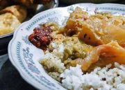 12 Tempat Makan Nasi Koyor di Semarang yang Menawarkan Cita Rasa Gurih Autentik