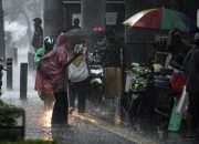 Hujan Ringan hingga Petir Diprediksi Terjadi di Jabodetabek