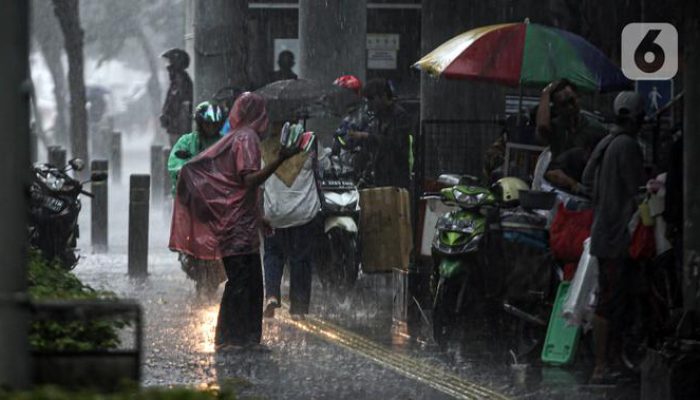 Hujan Ringan hingga Petir Diprediksi Terjadi di Jabodetabek