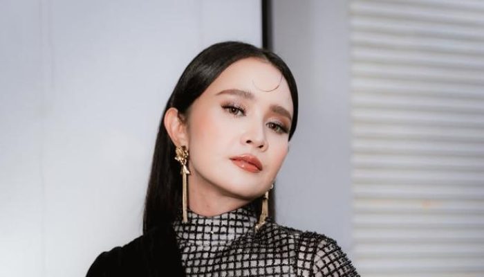 6 Gaya Michelle Ziudith di Gala Premiere Film Alas Roban Raih 176 Ribu Penonton Hari Pertama