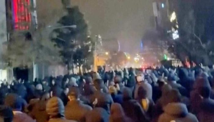 Kesiapsiagaan dan Opsi Evakuasi WNI di Iran Didorong oleh Komisi I