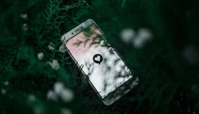 Lelah Menggunakan Aplikasi Kencan, Cara Tetap Sehat Mental Saat Mencari Pasangan