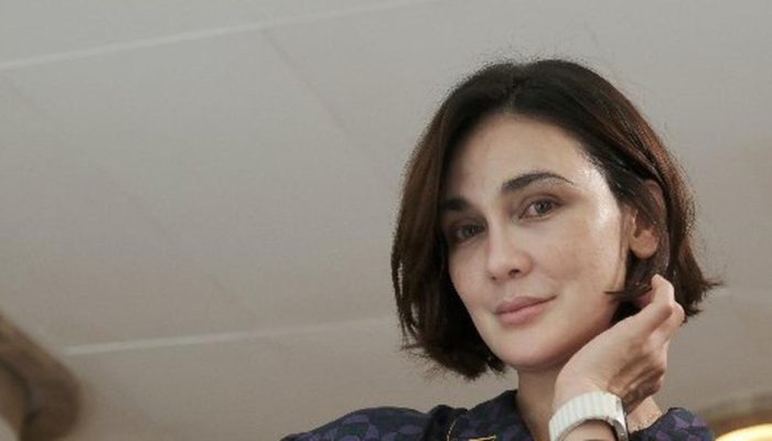 6 Potret Luna Maya Rambut Pendek Sambut Tahun Baru 2026 Tanpa Ribet dan Buang Sial