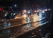 Jalan Daan Mogot Terjadi Banjir Senin Malam Menyebabkan Macet Parah