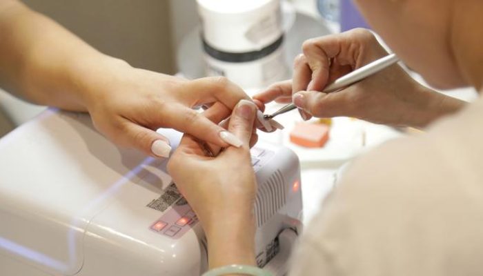 Tren Riasan Kuku Valentine 2026 yang Lebih dari Sekadar Merah, Pink, dan Putih