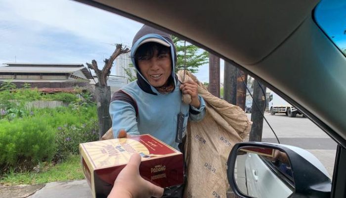 Kepedulian Sosial Dua Anak Indonesia Inisiasi Gerakan Bakti Masyarakat