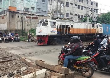 Pemkot Bekasi Mulai Perbaiki Perlintasan Sebidang Kereta Ilegal