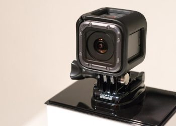 Harga Kamera Aksi 4K Ultra-Kompak dengan Kontrol Suara Revolusioner