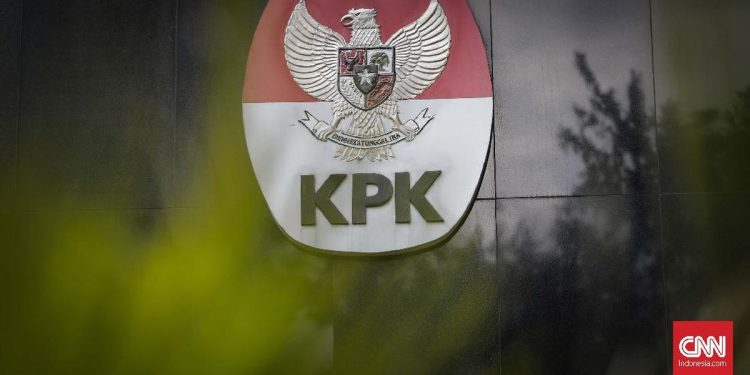 Suami Fadia Arafiq Tidak Berbicara Usai Diperiksa KPK