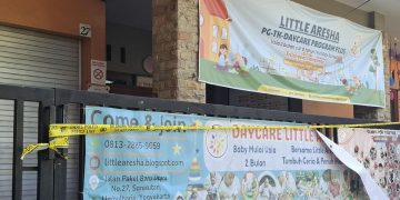 Lebam dan Terjebak di Kamar Mandi