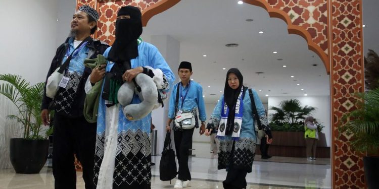 Kisah Tukang Ikan Keliling Berangkat Haji Bersama Istri dan Mertua