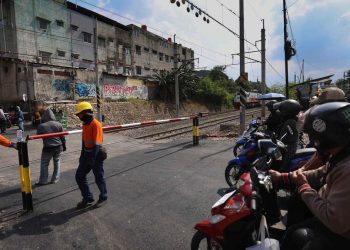 Batasi Kecepatan Kereta di Lintas Bekasi Cikarang