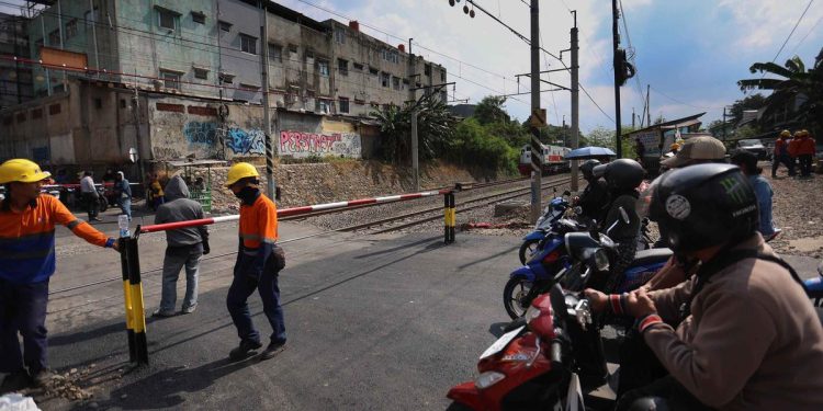 Batasi Kecepatan Kereta di Lintas Bekasi Cikarang