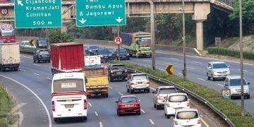 Mobil Pecah Ban di Tol Jagorawi dan Penyebabnya