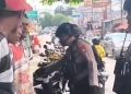 Momen Mata Elang Ciut Didatangi Polisi dan Disuruh Berdiri di Pinggir Jalan
