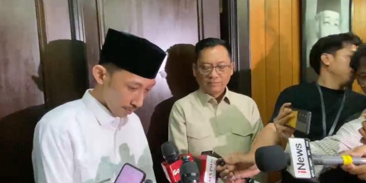 Anggota DPRD Jember Minta Maaf Merokok dan Main Game saat Rapat