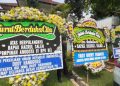 Karangan Bunga Pejabat Hiasi Rumah Duka Anggota BPK Haerul Saleh
