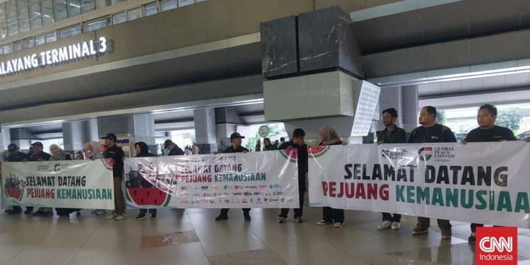 Kronologi Pembebasan 9 WNI dan Diplomasi Tiga Negara Menlu Indonesia